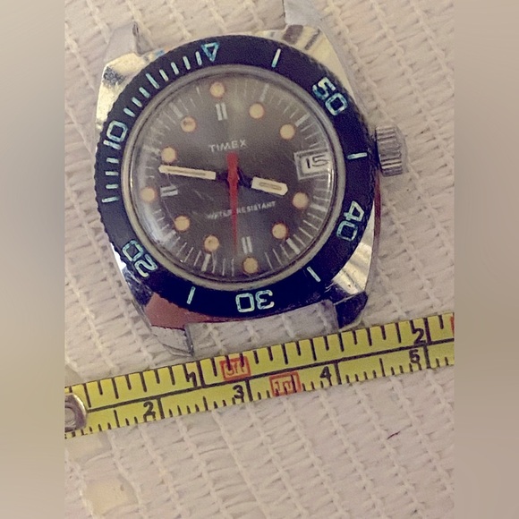 Timex Black and Silver Dive Watch with Red Accents. Vintage - Picture 6 of 6